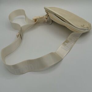 Lululemon 1L Everywhere Belt Bag Cream with logo strap